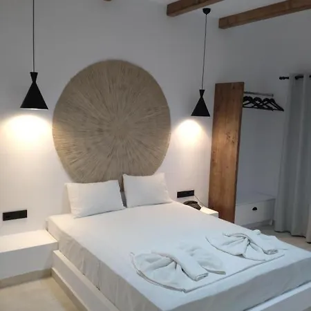 Kyra Panagia Hotel