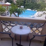 Kyra Panagia Hotel Hotel apartamentowy Kyra Panagia