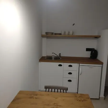 מלון דירות Kyra Panagia Hotel 3*