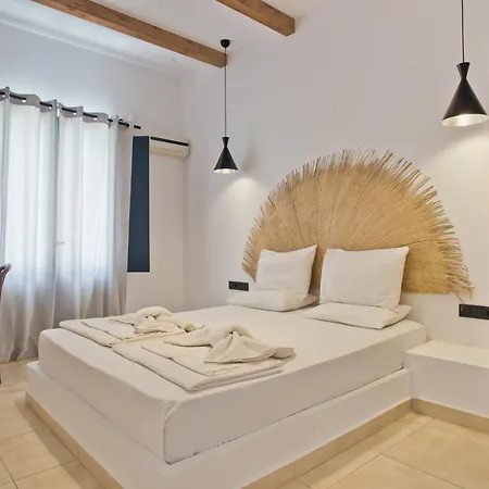 Ξενοδοχείο με διαμερίσματα Kyra Panagia Hotel