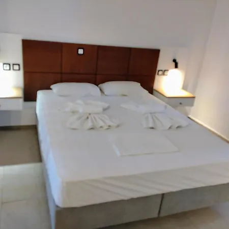 Ξενοδοχείο με διαμερίσματα Kyra Panagia Hotel