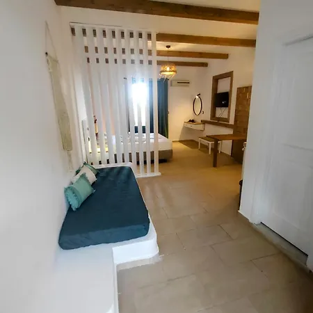 Kyra Panagia Hotel Ξενοδοχείο με διαμερίσματα 3*