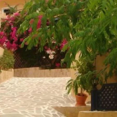 Kyra Panagia Hotel Апарт-отель Кира Панагя
