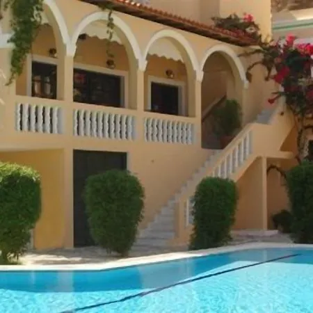 Kyra Panagia Hotel מלון דירות Kyra Panagia