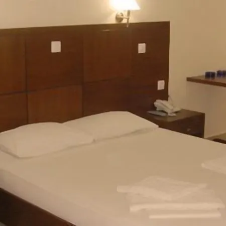 Ξενοδοχείο με διαμερίσματα Kyra Panagia Hotel
