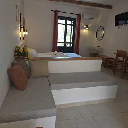 Kyra Panagia Hotel شقة فندقية 3*