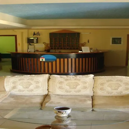 Kyra Panagia Hotel מלון דירות