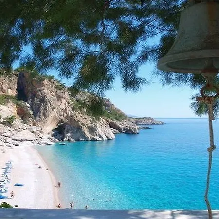 מלון דירות Kyra Panagia Hotel 3*