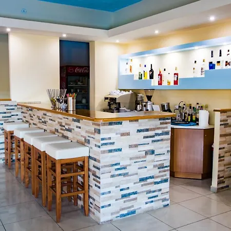 Kyra Panagia Hotel מלון דירות Kyra Panagia